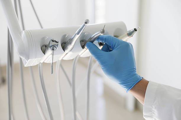 Professional Emergency Dentist technician working in Davie, FL